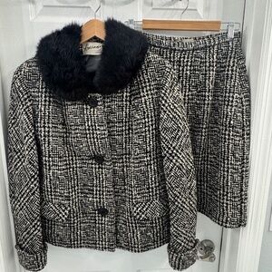 Beautiful Vintage Harrods of London Tweed Wool Suit, Size 4